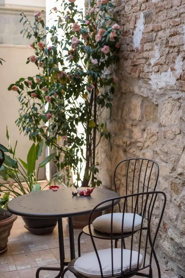 Art Gallery Apartment In Florence - Hosted By Sweetstay