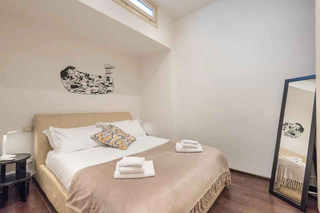 Art Gallery Apartment In Florence - Hosted By Sweetstay