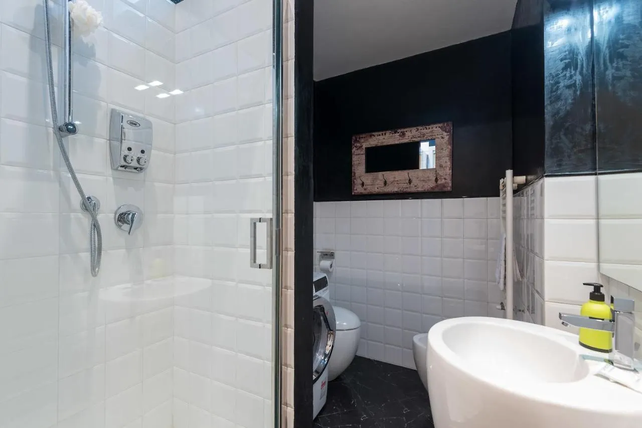 Art Gallery Apartment In Florence - Hosted By Sweetstay