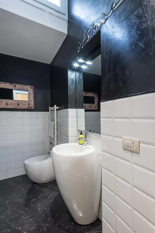 Art Gallery Apartment In Florence - Hosted By Sweetstay